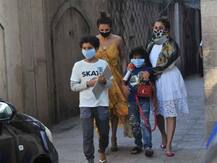 Amrita Arora और उनके दोनों बेटों के साथ नजर आईं Malaika Arora, देखें Photos