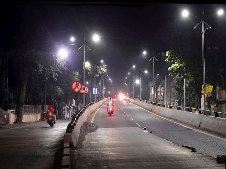 Maharashtra announces new Covid restrictions, Weekend lockdown and night curfew ANN महाराष्ट्र में अब 'ब्रेक द चेन': वीकेंड पर लॉकडाउन, बाकी दिन नाइट कर्फ्यू, विस्तार से जानें नई गाइडलाइंस