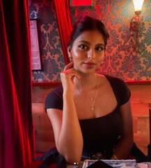 क्लासी ब्लैक लुक में नज़र आईं शाहरुख खान की बेटी सुहाना, तस्वीरों ने जीता फैंस का दिल