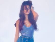 शॉर्ट डेनिम स्कर्ट और बैकलेस टॉप में Disha Patani ने शेयर की तस्वीरें, देखकर 90s के फैशन की आई याद