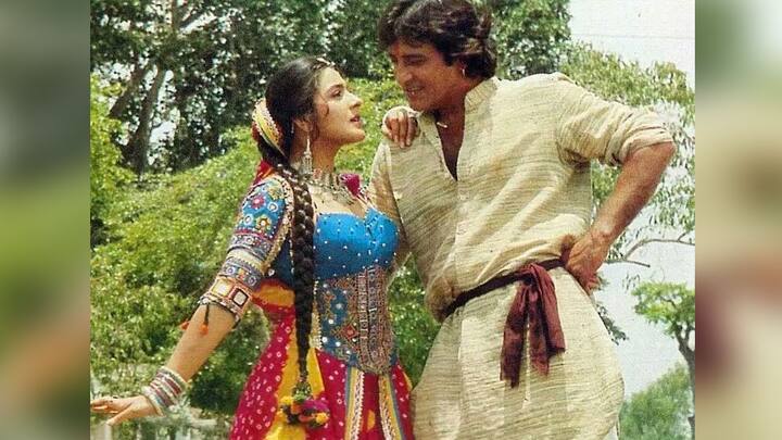 अमृता ने सेट पर उम्र से कहीं बड़े विनोद खन्ना को रिझाने की भरपूर कोशिश की. पहले तो बात नहीं बनी लेकिन फिर विनोद खन्ना अमृता के करीब आ गए. इस दौरान अमृता और रवि शास्त्री का रिश्ता टूट गया. उधर अमृता की मां रुखसाना सुल्तान को विनोद खन्ना के साथ अमृता का रिश्ता पसंद नहीं आया क्योंकि वो उम्र में काफी बड़े थे.