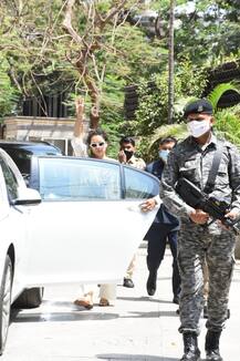 तू खींच मेरी फ़ोटो: फ़ोटो खिंचवाएं या Mask लगाएं- Kangana Ranaut को Mask नहीं पहनना पड़ गया भारी