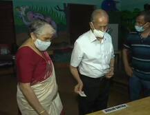 Assembly Elections 2021 Celebs Photos: जानिए अबतक किन-किन बड़ी हस्तियों ने डाला वोट, तस्वीरें देखें