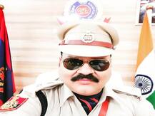 दिल्ली DCP ने की अनजान लड़के की मदद, मां के हाथ की बनी सत्तू की रोटियों से भरे बैग को ढुंढवाया, हो रही है तारीफ