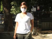 Pregnancy कन्फर्म करने के बाद पहली बार स्पॉट हुईं Dia Mirza, पहुंंचीं क्लिनिक