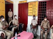 महराजगंज में डीएम ने लगाई चौपाल, पंचायत चुनाव के लिये गांव वालों से की ये अपील