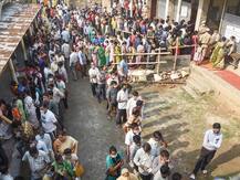 बंगाल, असम, केरल, तमिलनाडु और पुदुचेरी में गर्मी के बीच वोटरो में दिखा जोश, छिटपुट हिंसा के बीच जमकर हुई वोटिंग