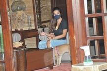 कभी Pet को चूमती तो कभी उसके साथ खेलती दिखीं Malaika Arora, रिप्ड जींस में ऐसा दिखा लुक