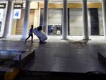 तस्वीरें: साल के पहले नाइट कर्फ्यू की पहली रात, कैसी दिख रही है दिल्ली?