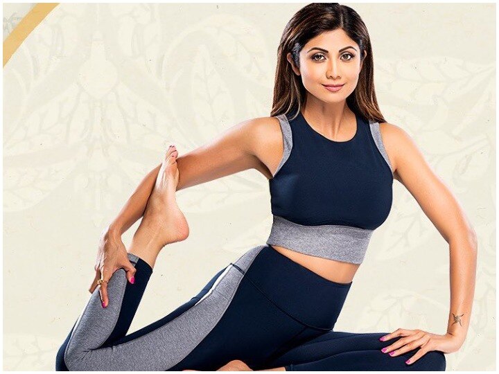Shilpa Shetty shares the photo while doing yoga शिल्पा शेट्टी ने शेयर की योग करते हुए तस्वीर, कहा- अनुशासन के जरिए मिलेगी सफलता