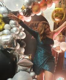 Bigg Boss फेम आरती सिंह के बर्थडे पर हुई धमाकेदार पार्टी, कॉमेडियन भाई कृष्णा अभिषेक भी हुए शरीक, देखें