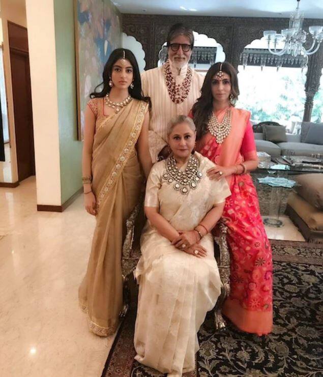 आपको बता दें कि 70 के दशक में अमिताभ बच्चन अपने बंगले प्रतीक्षा में शिफ्ट हुए थे बाद में वो परिवार के साथ जलसा में आ गए. हालांकि अब भी वो दोनों बंगले पर आते जाते रहते हैं.