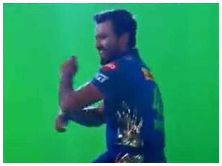 IPL 2021: आगाज से पहले मराठी गाने पर थिरके रोहित शर्मा, देखें वीडियो ipl 2021 rohit sharma dance video mumbai indians share on insta IPL 2021: आगाज से पहले मराठी गाने पर थिरके रोहित शर्मा, देखें वीडियो