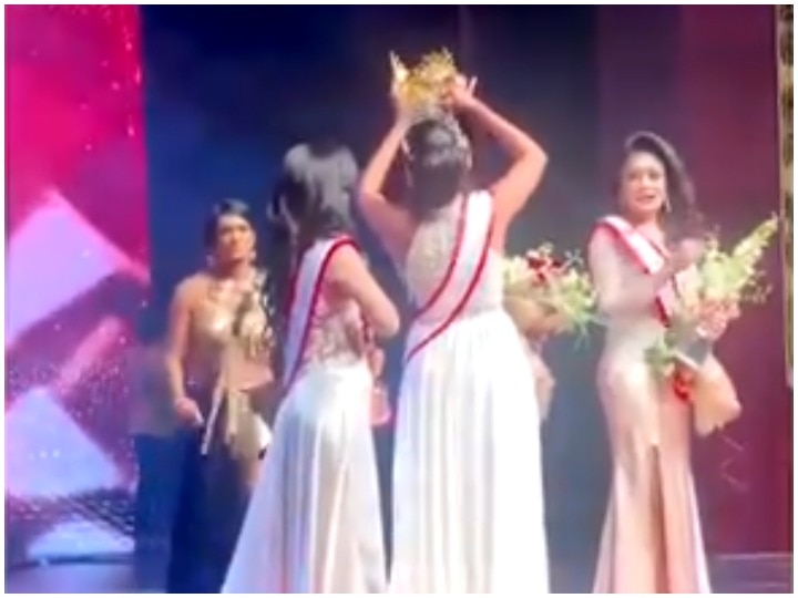 Watch: Crown of beauty pageant winner snatched from head over divorce claim, video goes viral Watch: ब्यूटी कॉन्टेस्ट की विजेता के सिर से ऑन स्टेज छीना गया ताज, मंच से रोते हुए उतरी सुंदरी
