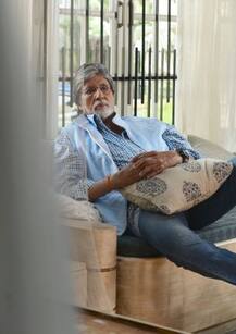 अमिताभ बच्चन ने शेयर की सोते हुए तस्वीर, यूजर्स ने पूछा- क्लिक किसने की?