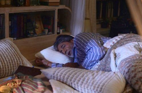 अमिताभ तस्वीर शेयर करते हुए लिखा, 'कुछ समय पहले मैंने जम्हाई ली... सोचा बिस्तर पकड़ लेता हूं. आपसे आग्रह करता हूं पोस्ट के लिए प्रिंट करें.'