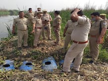 UP: मिल्क वाहन लिखी गाड़ी से मिला शराब और बीयर का जखीरा, पंचायत चुनाव में बांटने के लिये लाई जा रही थी खेप