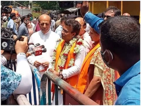 पश्चिम बंगाल: भवानीपुर में बीजेपी उम्मीदवार रुद्रनील घोष ने TMC पर साधा निशाना, कहा पार्टी के लोग निर्दयी हैं पश्चिम बंगाल: भवानीपुर में बीजेपी उम्मीदवार रुद्रनील घोष ने TMC पर साधा निशाना, कहा पार्टी के लोग निर्दयी हैं