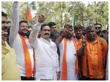 बंगाल: नरोत्तम मिश्रा बोले- देश में दो व्हीलचेयर फेमस हैं, एक हार के डर से दूसरी मार के डर से