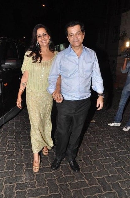 यूं तो अल्का अक्सर ही फिल्मों की स्क्रीनिंग और कई इवेंट में दिखाई देती हैं लेकिन सबसे ज्यादा चर्चाओं में अक्षय कुमार की बहन तब आई जब उन्होंने परिवार के खिलाफ जाकर शादी का फैसला लिया. अल्का भाटिया ने  अपने से 15 साल बड़े बिजनेसमैन सुरेंद्र हीरानंदानी से शादी की है. 