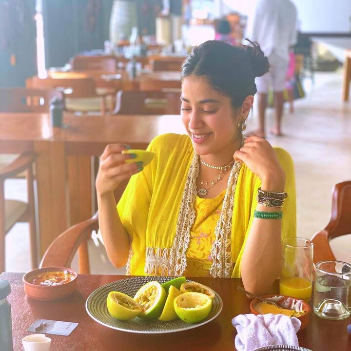 जाह्नवी की ये तस्वीर देखकर ऐसा लग रहा है कि यहां पर उन्होंने खूब मस्ती की है.