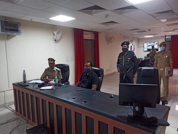 DG Anand Kumar Monitoring Banda jail from Lucknow head quarter बांदा जेल में बंद मुख्तार अंसारी की मॉनिटरिंग खुद डीजी कर रहे हैं, सामने आई तस्वीरें