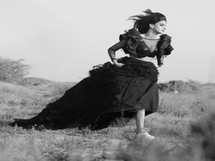 चौथे नंबर पर नाम आता है सबा कमर का जिनका पूरा नाम सबा कमर जमन है. साल 2017 में उन्होंने ‘हिन्दी मीडियम’ से बॉलीवुड डेब्यू किया था. फिल्म में वो दिवंगत अभिनेता इरफान खान के साथ नजर आई थीं. इस फिल्म के बाद एक्ट्रेस फिर कभी फिल्म में नहीं दिखाई दीं.