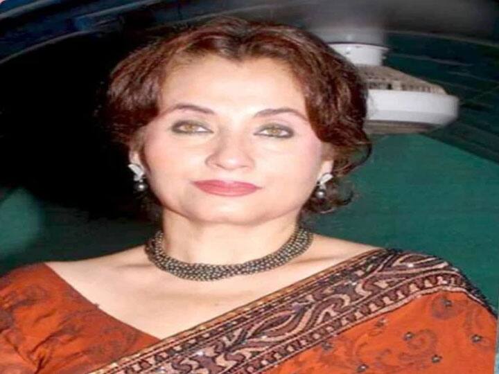 इस लिस्ट में सबसे पहला नाम आता है पाकिस्तानी एक्ट्रेस सलमा आगा का जो एक जमाने में मशहूर अभिनेत्री की लिस्ट में शमिल थीं. आपको बता दें, सलमा आगा एक पाकिस्तानी अदाकारा हैं. सलमा ने अपने फिल्मी करियर की शुरुआत बॉलीवुड की फिल्म ‘निकाह’ से की थी. सलमा ने इस फिल्म में अपने अभिनय से सभी लोगों का दिल जीत लिया था, लेकिन धीरे-धीरे वो फिल्म इंडस्ट्री से गायब हो गईं.