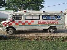 अमरोहा में पुलिस ने एंबुलेंस से बरामद की अवैध शराब, तीन तस्कर गिरफ्तार