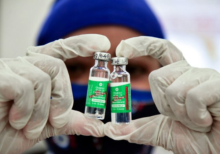COVID-19 Vaccine: मुंबई में वैक्सीन की भारी कमी, 71 में से 25 प्राइवेट वैक्सीनेशन सेंटर बंद Maharashtra: 25 out of 71 private vaccination centers have closed down due to lack of vaccine in Mumbai COVID-19 Vaccine: मुंबई में वैक्सीन की भारी कमी, 71 में से 25 प्राइवेट वैक्सीनेशन सेंटर बंद