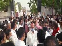 बिहार: सड़क पर उतरे कोर्ट बंद होने से नाराज सैकड़ों वकील, कोरोना गाइडलाइंस की उड़ाई धज्जियां