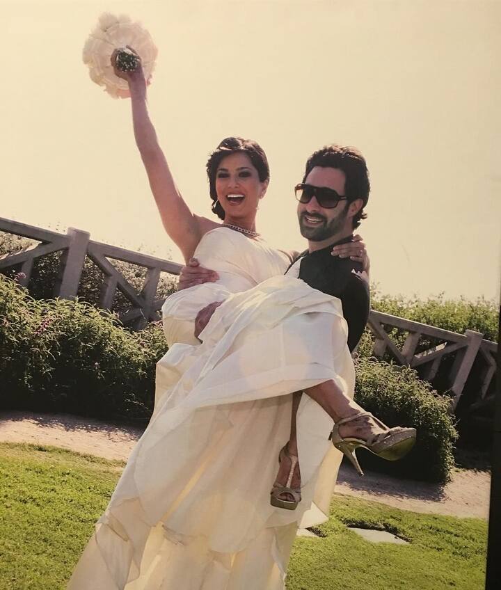 डेटिंग के दौरान सनी की मम्मी चल बसीं और डेनियल ने उन्हें काफी इमोशनल सपोर्ट दिया. सनी ने कहा था कि उस वक्त मैं डिप्रेशन में थी, अगर और कोई होता तो मुझे छोड़कर चला जाता लेकिन डेनियल ने ऐसा नहीं किया और मेरे सपोर्ट में खड़े रहे. इसके बाद दोनों ने शादी कर ली. शादी के बाद दोनों तीन बच्चों के पेरेंट्स बन चुके हैं. इनमें दो बेटे और एक बेटी है. बेटों नोह और अशर का जन्म सरोगेसी से हुआ था जबकि निशा को सनी-डेनियल ने गोद लिया था.