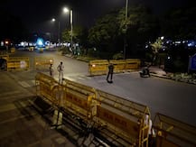 देश की अर्थव्यवस्था पर कोरोना की एक बार फिर मार, नाइट कर्फ्यू के चलते सर्विस सेक्टर पर दिखा भारी असर