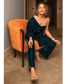 फिर दिखा Surbhi Chandana का कातिलाना अवतार, अदाएं बना देंगी दीवाना