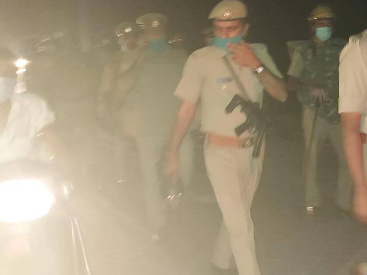 One criminal injured in police firing during encounter in Agra आगरा: पुलिस की गोली से घायल हुआ 25 हजार का इनामी बदमाश, तमंचा बरामद