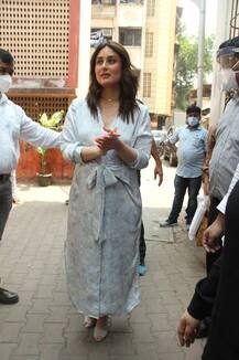 In Pics: करीना कपूर खान पर कफ्तान के बाद चढ़ा इस फैशन ट्रेंड का रंग, प्रेग्नेंसी के बाद पटौदी बेगम प्लस साइज फीगर में पहनती है ऐसी ड्रेसेस