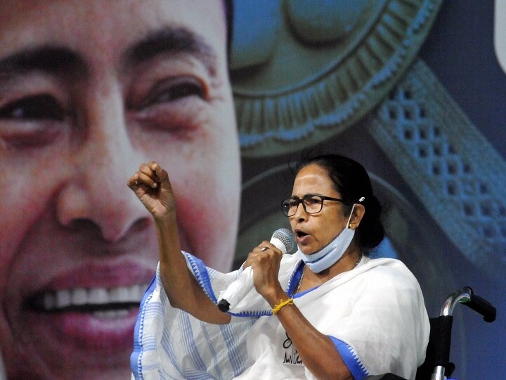 Mamata Banerjee demands Union Home Minister resignation over firing at Sitalkuchi, Cooch Behar ममता बनर्जी ने कूचबिहार फायरिंग पर गृहमंत्री का मांगा इस्तीफा, CRPF पर लगाया गोली चलाने का आरोप