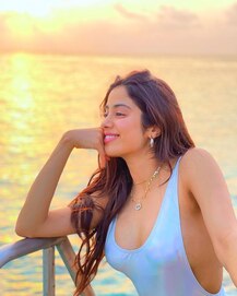 જ્હાન્વી કપૂર સાઉથ ફિલ્મોમાં કરશે એન્ટ્રી, ડેબ્યૂ ફિલ્મમાં આ એક્ટર સાથે રોમાન્સ કરતી દેખાશે, જાણો વિગતે