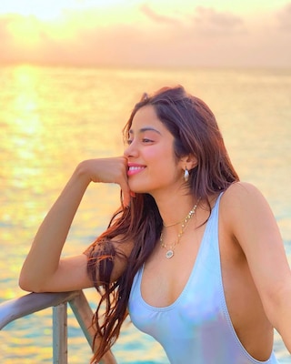 જ્હાન્વી કપૂર સાઉથ ફિલ્મોમાં કરશે એન્ટ્રી, ડેબ્યૂ ફિલ્મમાં આ એક્ટર સાથે રોમાન્સ કરતી દેખાશે, જાણો વિગતે
