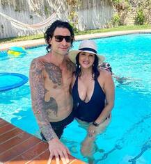 Sunny Wedding Anniversary: शादी की 10वीं सालगिरह पर पति डेनियल ने सनी लियोनी पर कर दी नायाब हीरो की बारिश, देखिए तस्वीरें