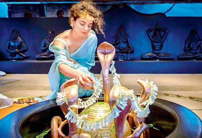 फिल्म तेजस के लिए कंगना खूब पसीना बहा रही है.
