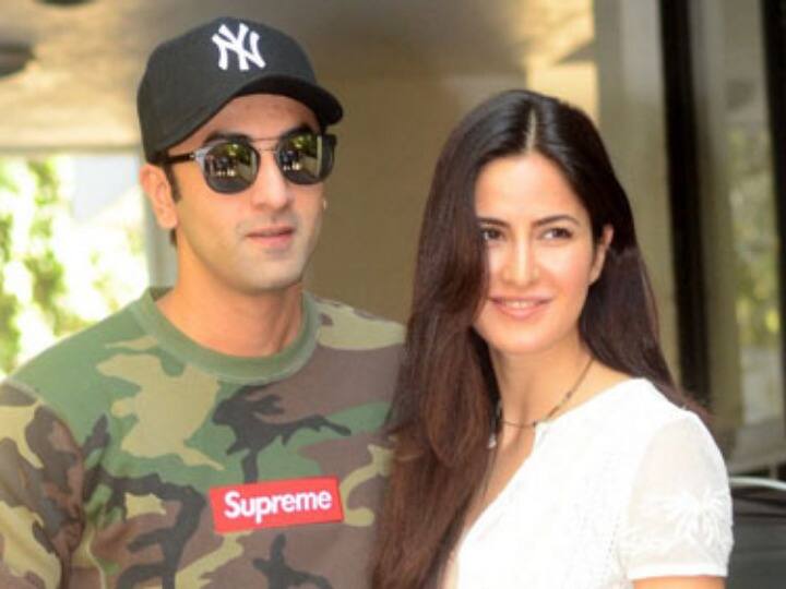 एक्टर रणबीर कपूर (Ranbir Kapoor) और एक्ट्रेस कैटरीना कैफ (Katrina Kaif) एक समय काफी सीरियस रिलेशन में थे. खबरों की मानें तो लगभग 6 सालों तक साथ रहने के बाद रणबीर और कैट अलग हो गए थे.