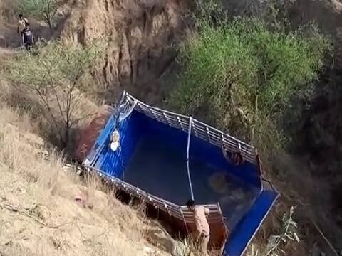 इटावा: खाई में पलटी डीसीएम, दर्दनाक हादसे में 10 की मौत, 4 से ज्यादा लोगों की हालत नाजुक इटावा: खाई में पलटी डीसीएम, दर्दनाक हादसे में 10 की मौत, 4 से ज्यादा लोगों की हालत नाजुक