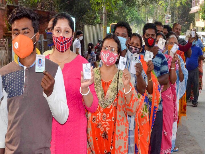 76.16 percent turnout in fourth phase in west Bengal 4 killed in firing by central forces Cooch Behar बंगाल चुनाव: चौथे चरण में 76.16% मतदान, कूच बिहार में केंद्रीय बलों की फायरिंग में 4 लोगों की मौत