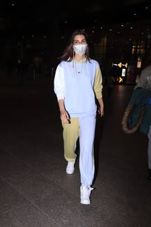 ट्रेंडी लुक में एयरपोर्ट पर स्पॉट हुईं Kriti Sanon, कलरफुल ट्रैकसूट में ऐसा दिखा लुक