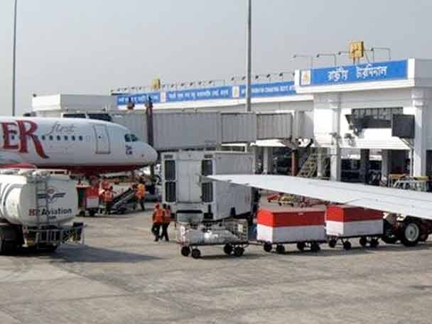 US Dollar smuggling, 2 arrested in Kolkata airport হাওয়ালার মাধ্যমে পাচার হচ্ছিল দেড়লাখের বেশি মার্কিন ডলার, কলকাতা বিমানবন্দরে গ্রেফতার ২