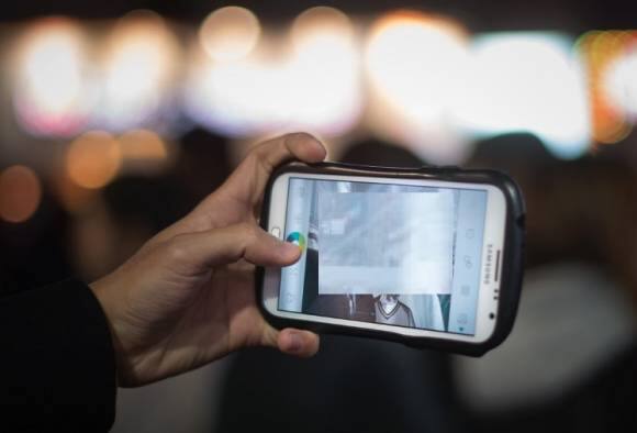  Woman dies after falling from Ferris wheel at UP fair while clicking selfie সেলফি তুলতে গিয়ে নাগরদোলা থেকে পড়ে মৃত্যু তরুণীর