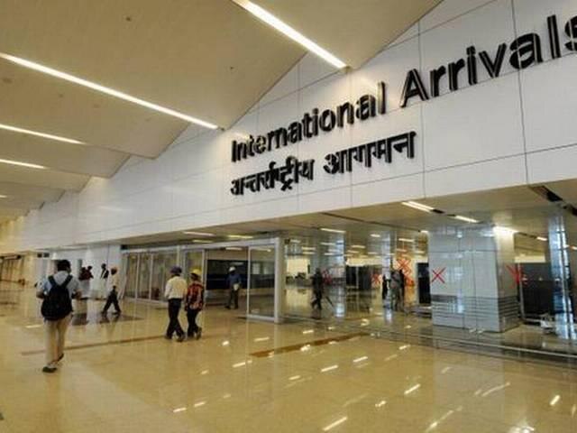 Chinese Held At Delhi Airport For Smuggling Red Sanders রক্ত চন্দন কাঠ পাচার করতে গিয়ে দিল্লি বিমানবন্দরে ধৃত চিনা নাগরিক