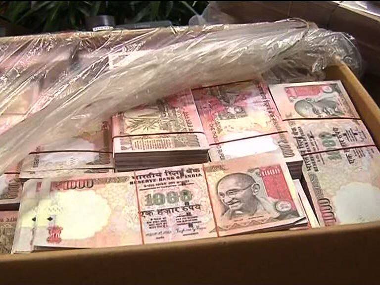 Traffic Constable Held For Accepting Over Rs 1 Lakh Bribe বাতিল নোটে ১ লক্ষ টাকা ঘুষ নিতে গিয়ে হাতেনাতে পাকড়াও ট্রাফিক কনস্টেবল