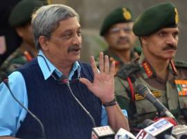 লাঠি ব্যবহার সম্ভব নয়, দরকারে সেনাকে গুলি চালাতেই হবে, বললেন পর্রীকর